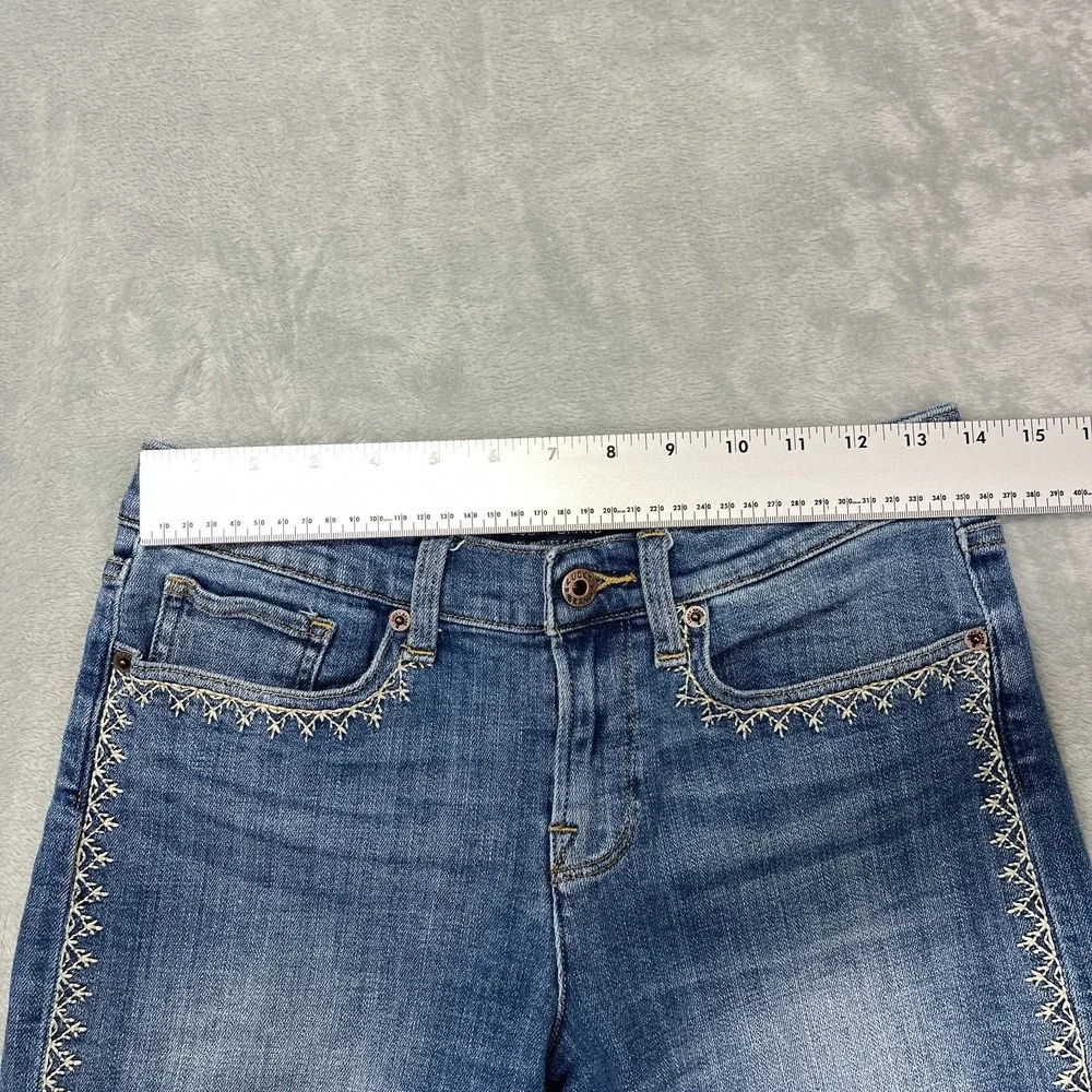 Lucky Brand Shorts Womens 4/27 Blue Denim The Roll Up Bermuda Embroidered Y2K - Picture 5 of 6